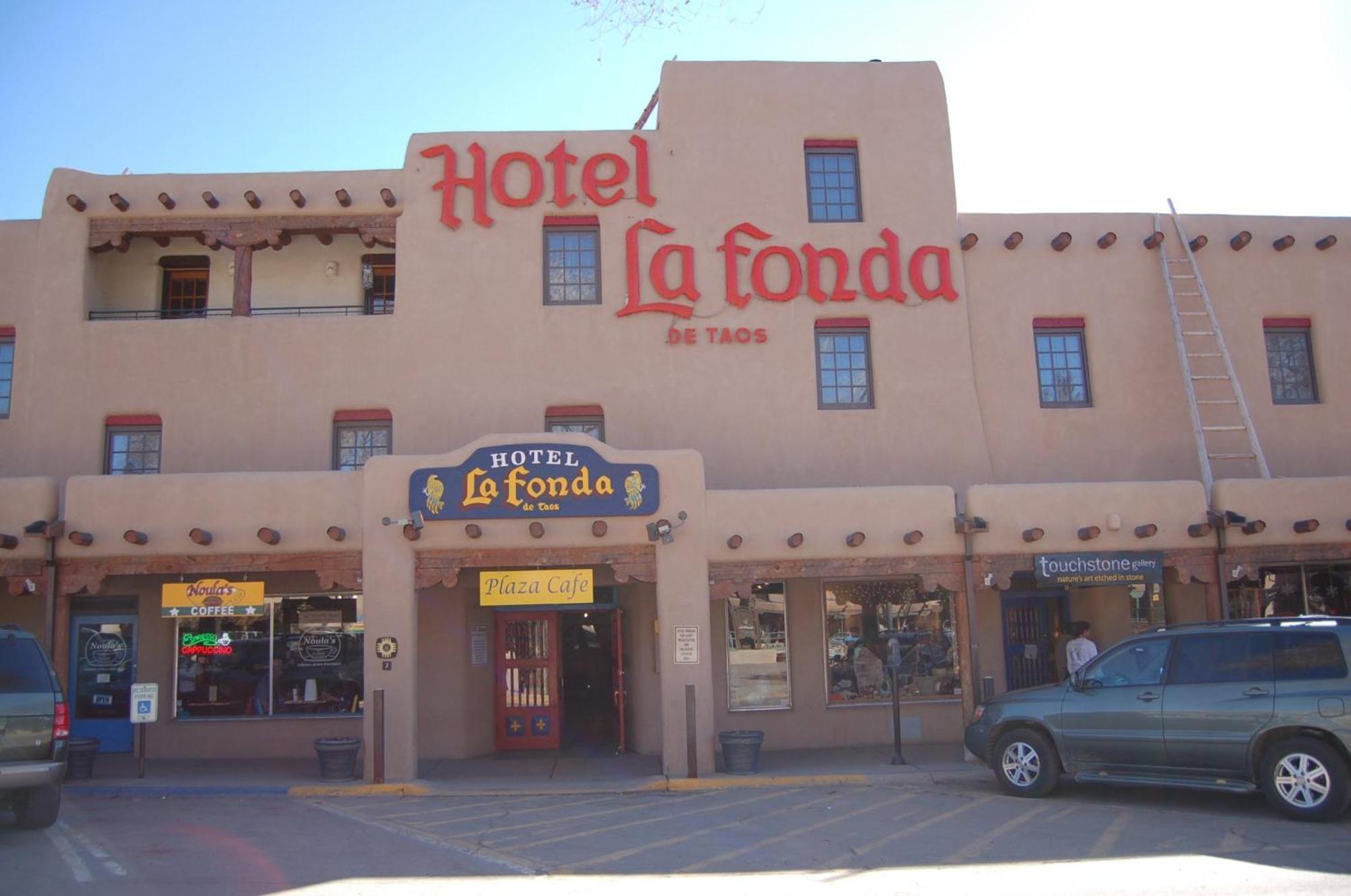 Hotel La Fonda De เทาส์ ภายนอก รูปภาพ