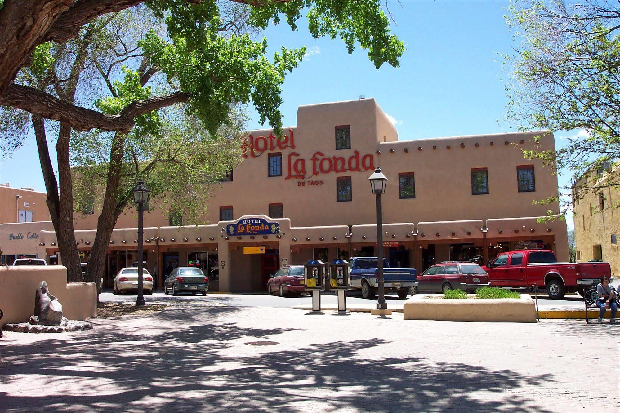 Hotel La Fonda De เทาส์ ภายนอก รูปภาพ
